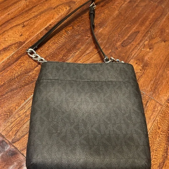 Michael Kors Black Leather Shoulder Bag or cross body purse with silver hardware - Picture 4 of 7